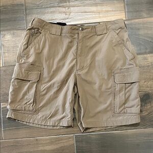 Duluth Trading Co Men's Khaki Cargo Shorts